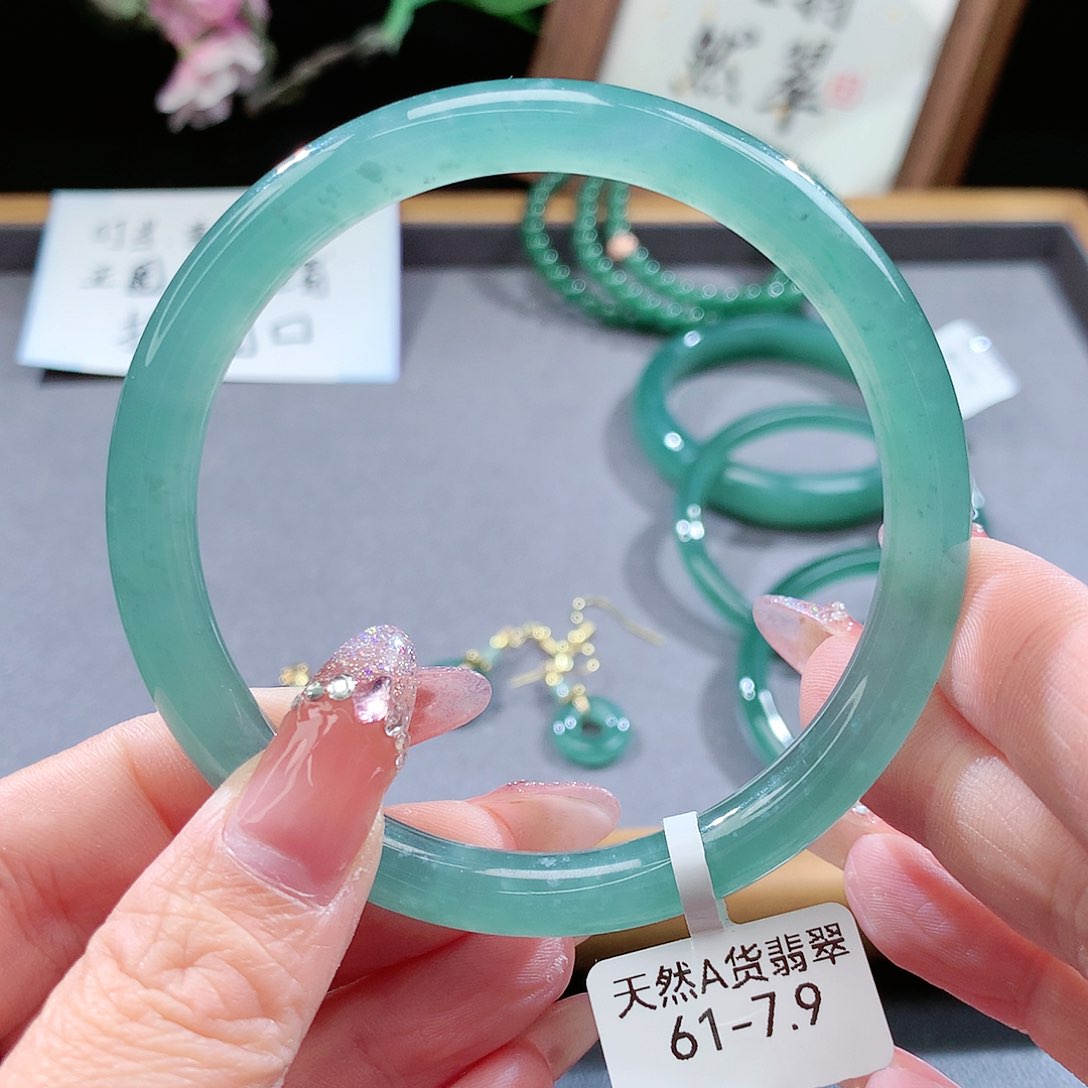 翡翠手镯（圆镯）未镶嵌