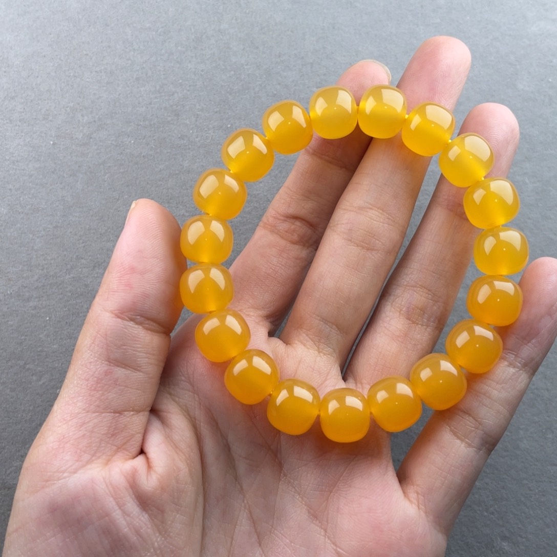 三***弟石英质玉（缅黄）未镶嵌颈饰