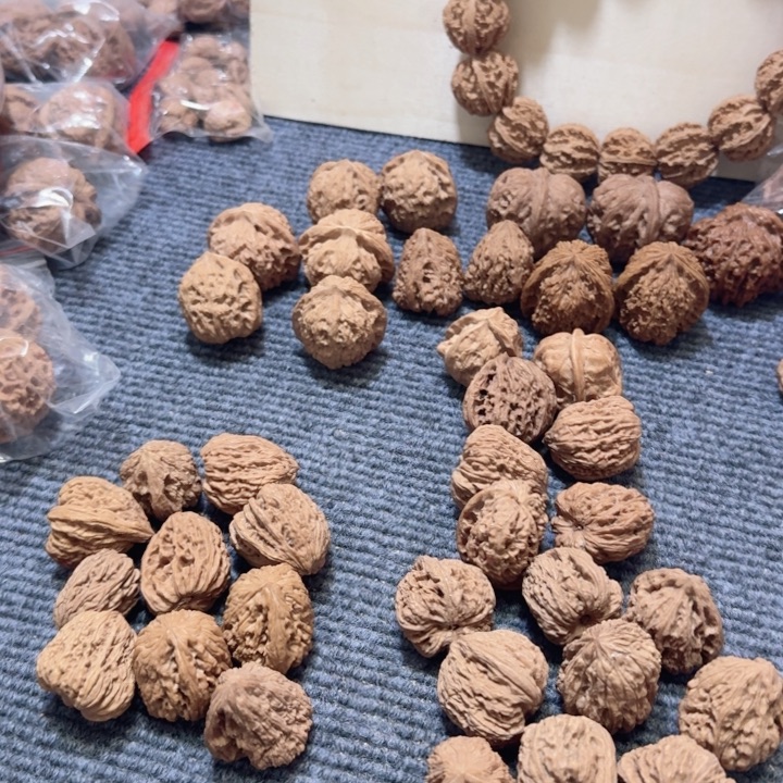 嗨***哈把件文玩核桃南疆石散子10了