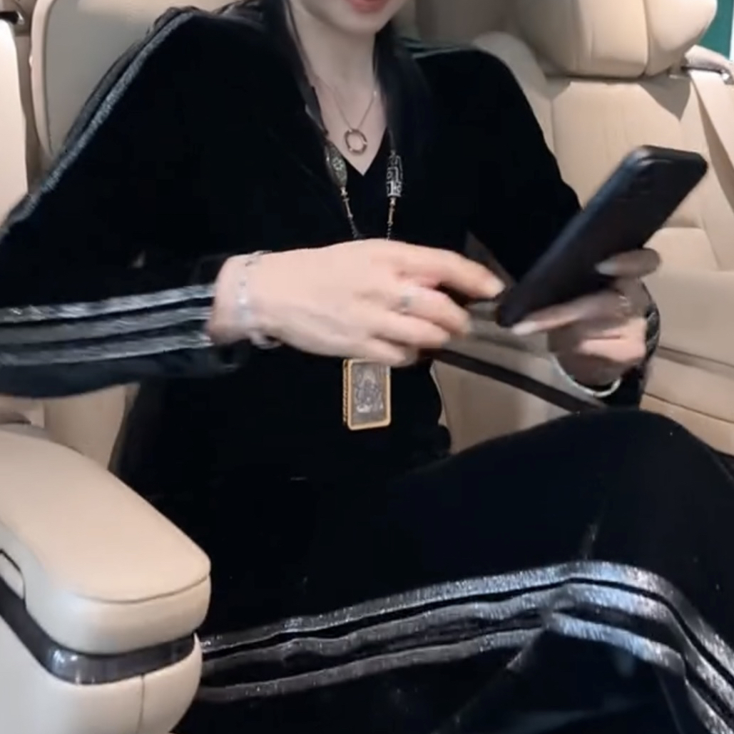 黑色轻奢秋季金丝绒洋气休闲上衣与秋冬直筒裤套装小香风显瘦气质