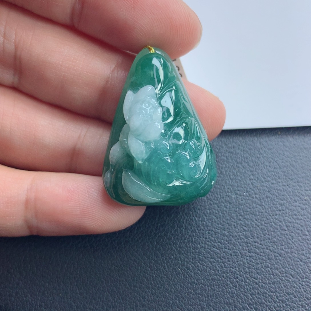 翡翠颈饰未镶嵌莲花