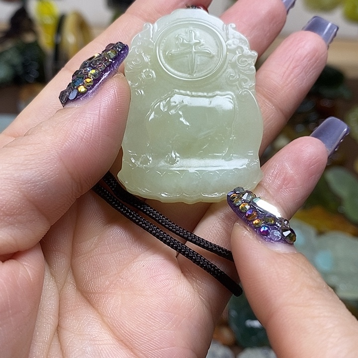 蛇纹石玉吊坠未镶嵌