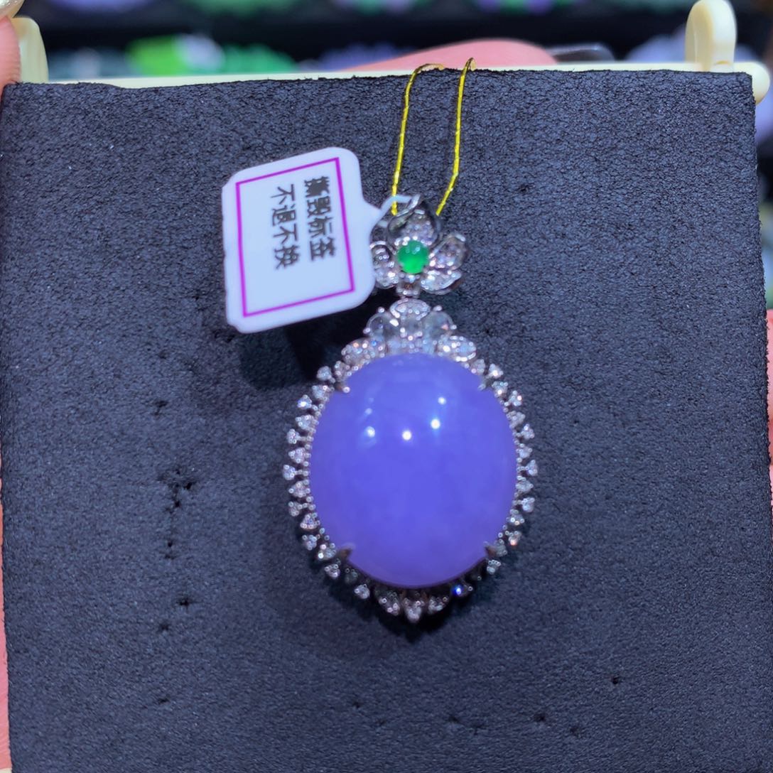 翡翠18K金镶嵌颈饰翡翠