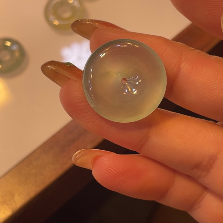 翡翠颈饰未镶嵌扣子