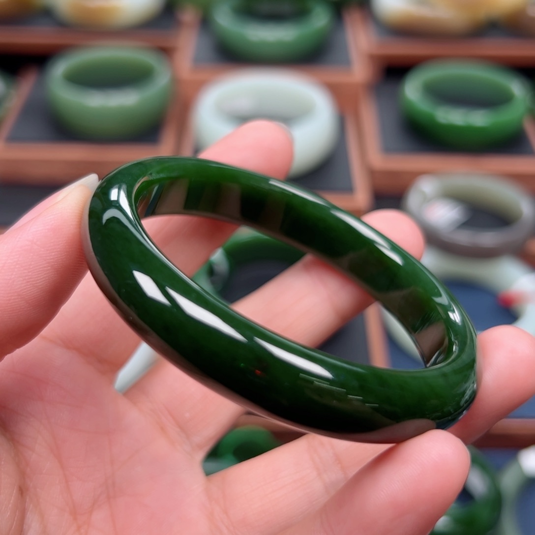 未镶嵌手镯和田玉（碧玉）