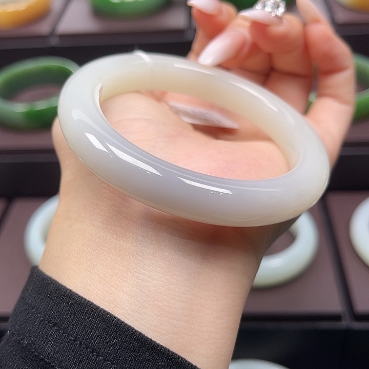 和田玉未镶嵌手镯