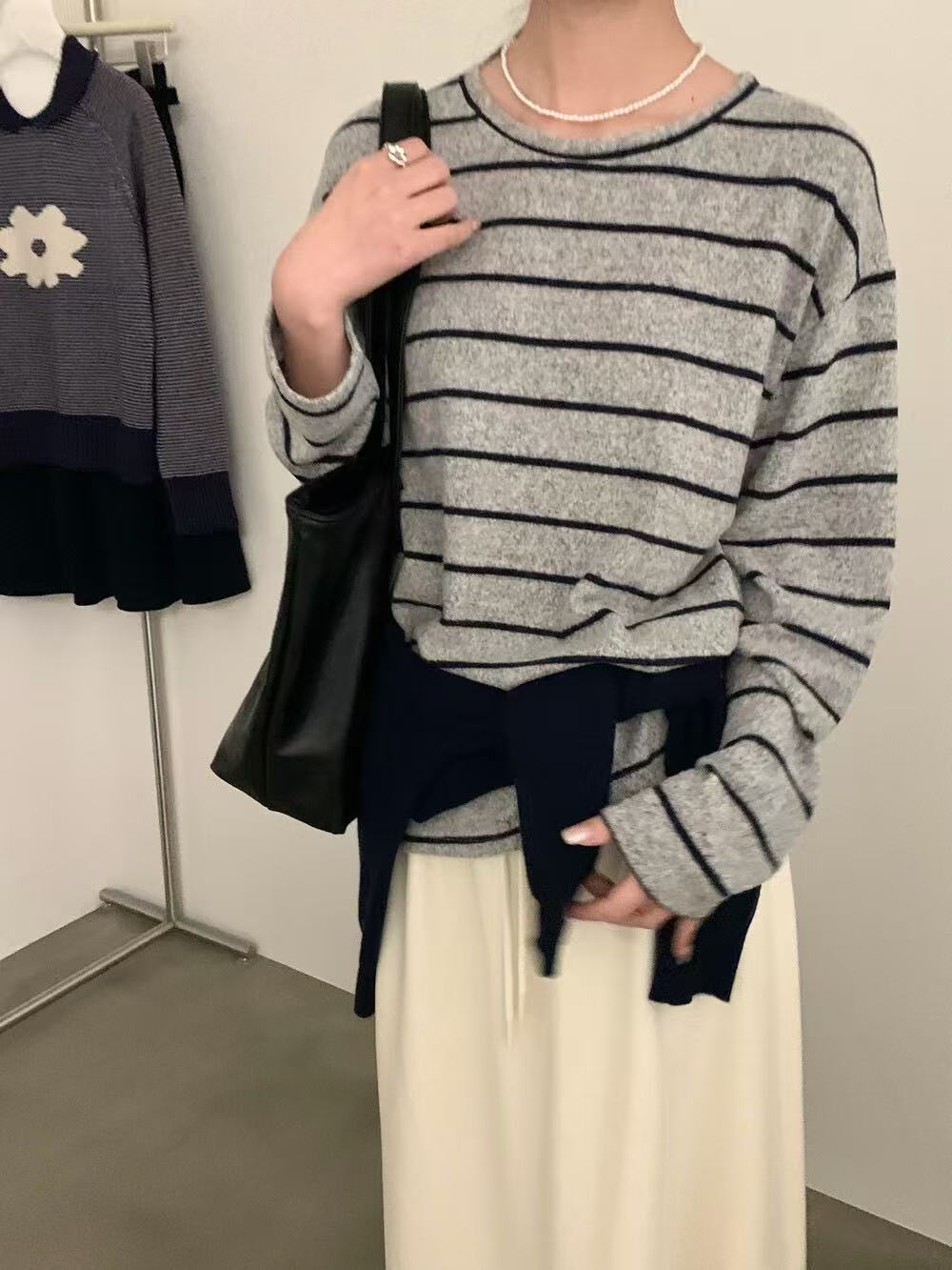 宽松型休闲风女磨毛圆领长袖T恤条纹宽松时尚网红8601