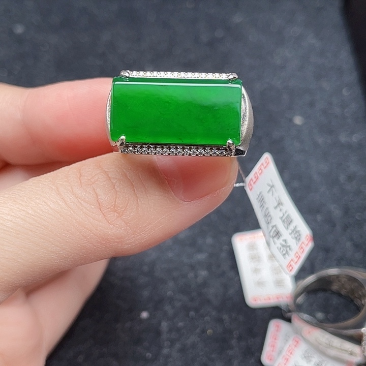 翡翠戒指银S925镶嵌天然a货翡翠没运费险2469
