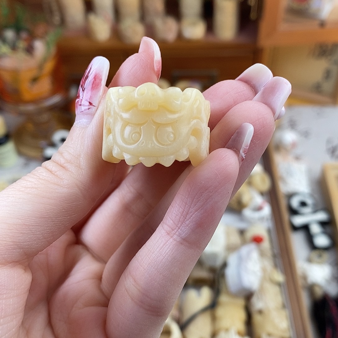 鹿骨把件草***M4马骨雕刻的穷奇跑环18.5