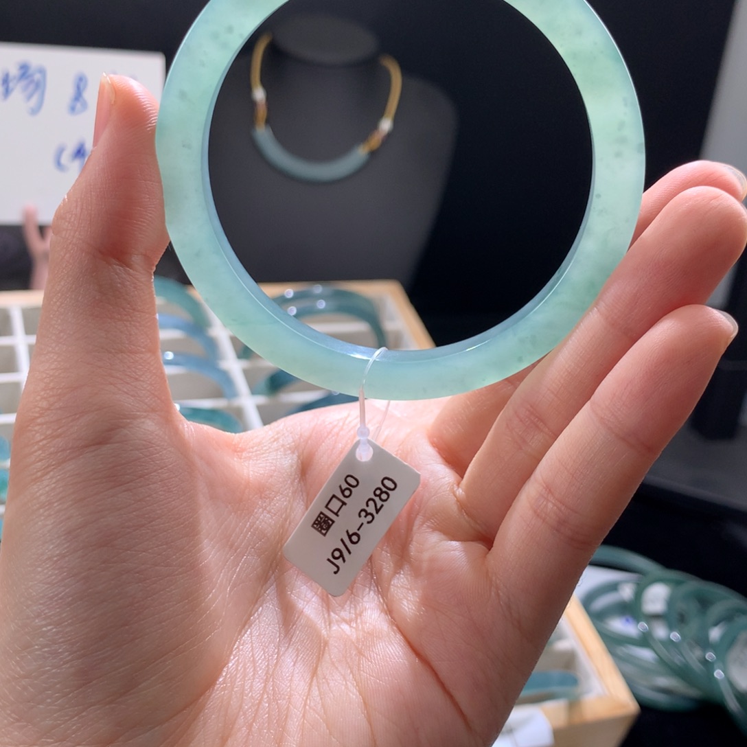 翡翠未镶嵌手镯天然翡翠手镯