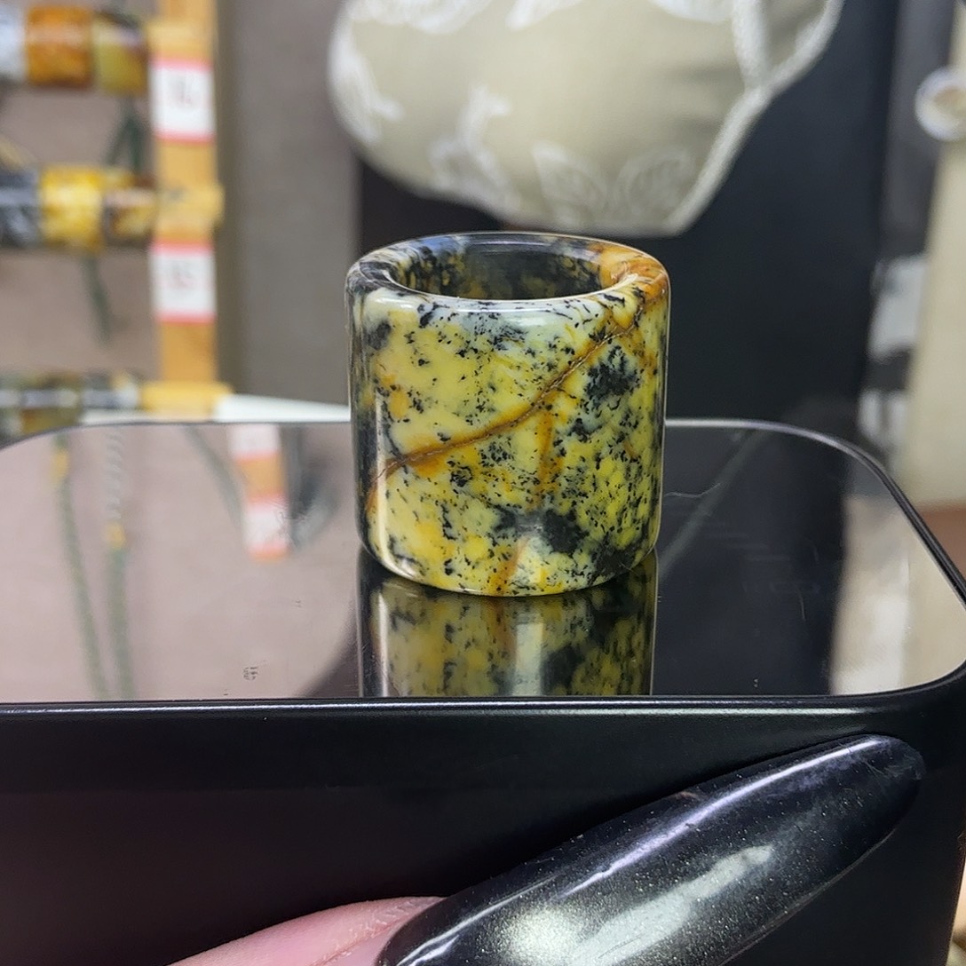 蛇纹石玉未镶嵌戒指16.3微瑕