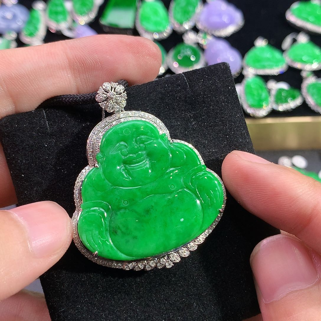 丽***君翡翠18K金镶嵌颈饰