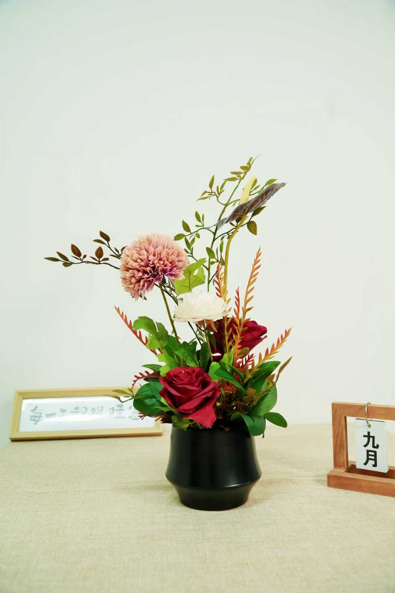 《夏日热情》花艺比作传递秋日美好的信笺，富有诗意 。