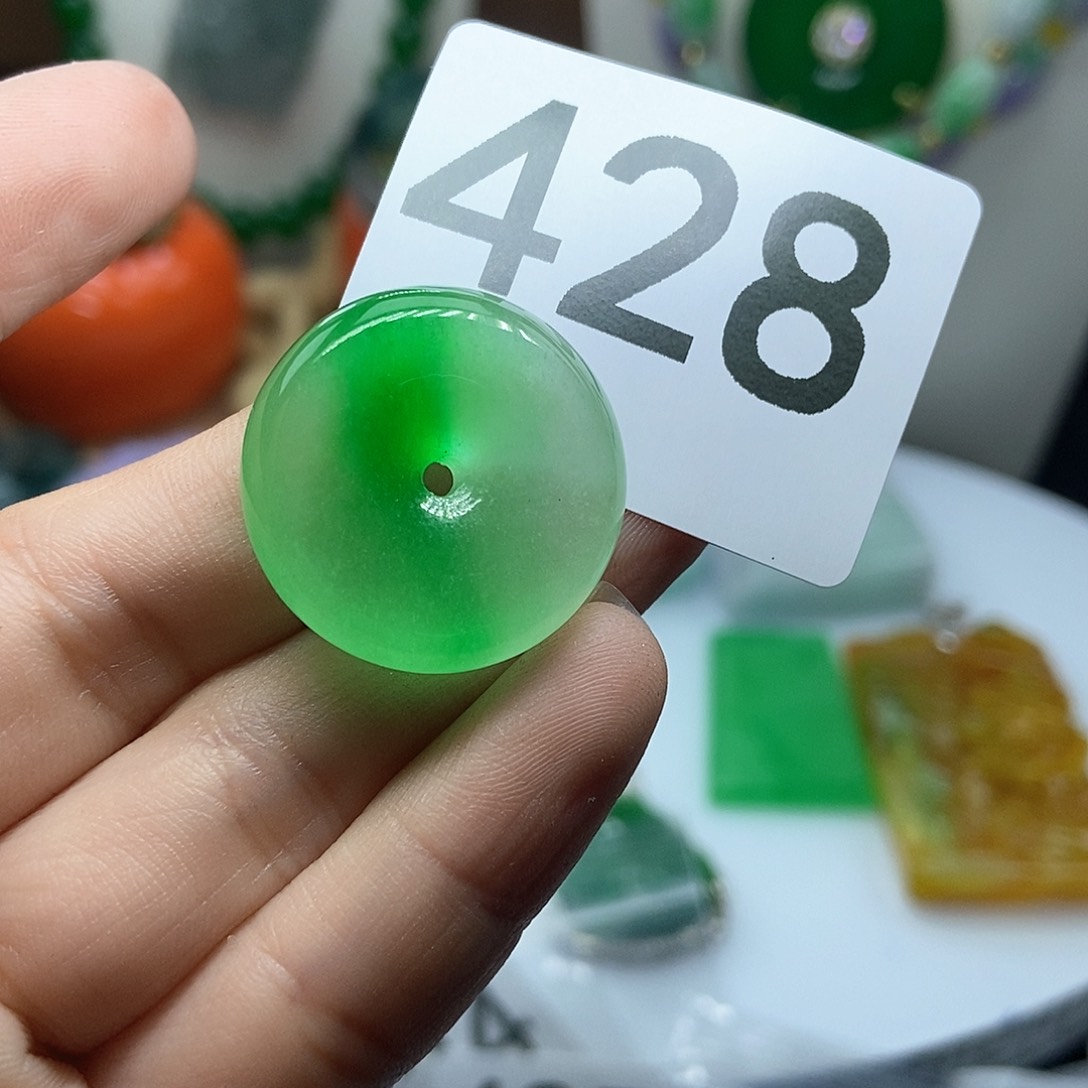 翡翠吊坠(赠链)未镶嵌