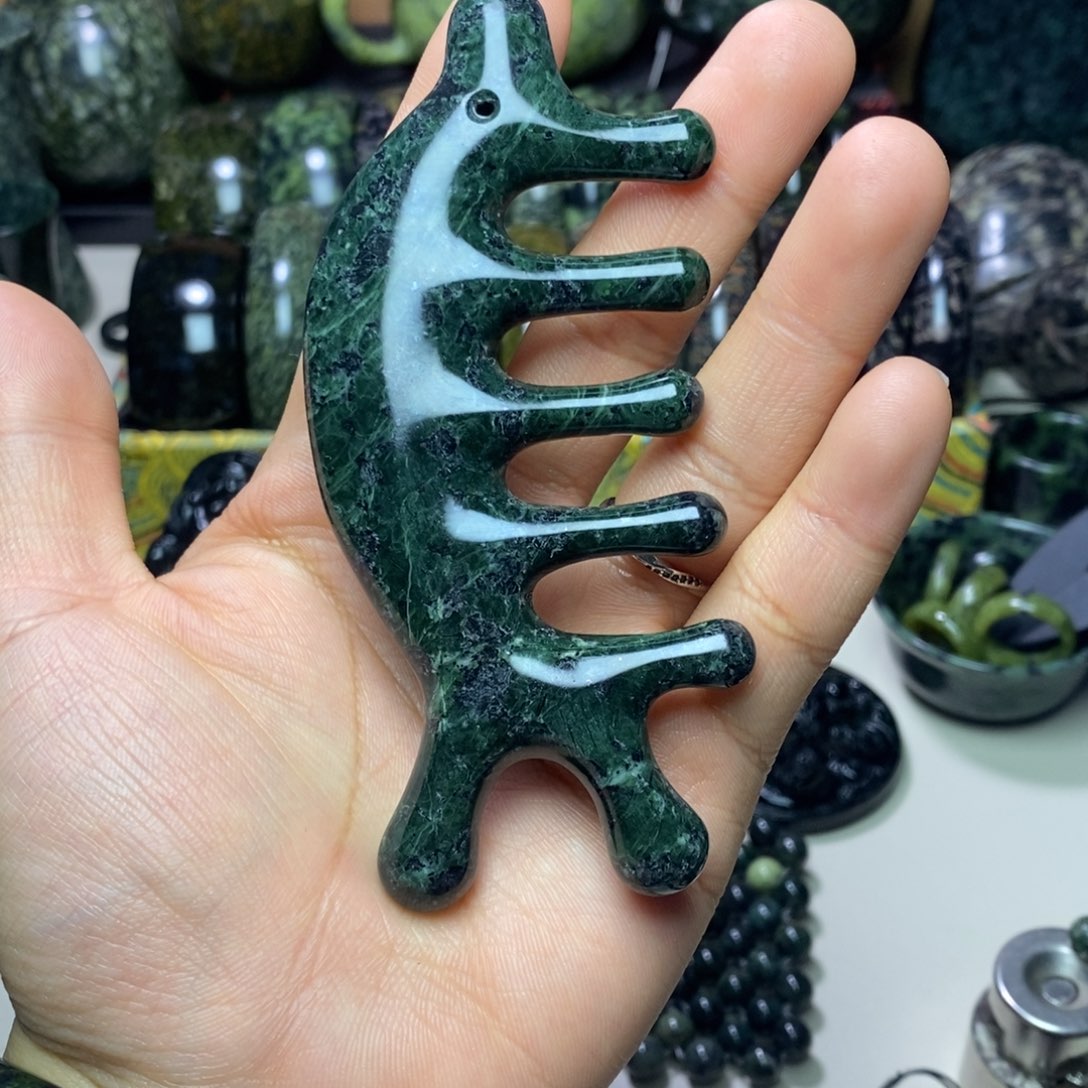 蛇纹石玉未镶嵌颈饰