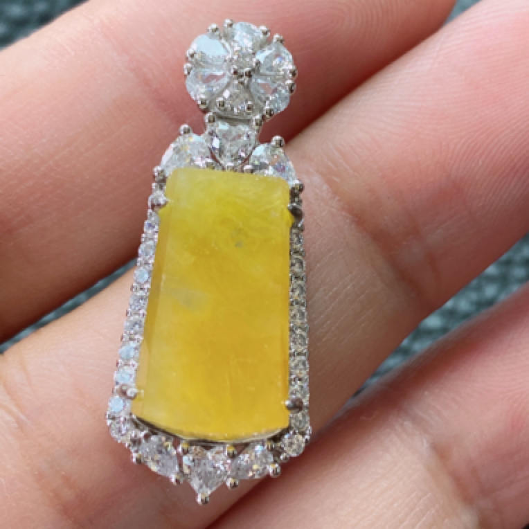 天然A货翡翠黄翡无事牌吊坠尺寸31.4-13-7.0