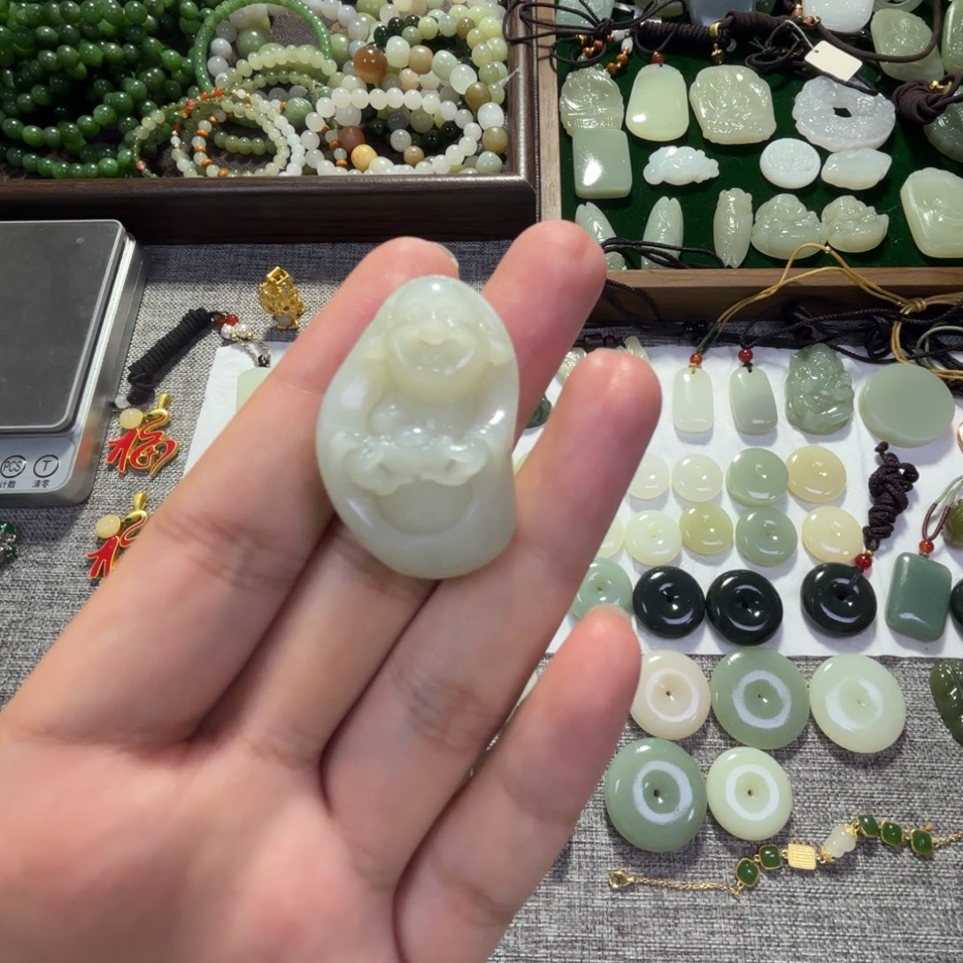 七***七和田玉未镶嵌颈饰