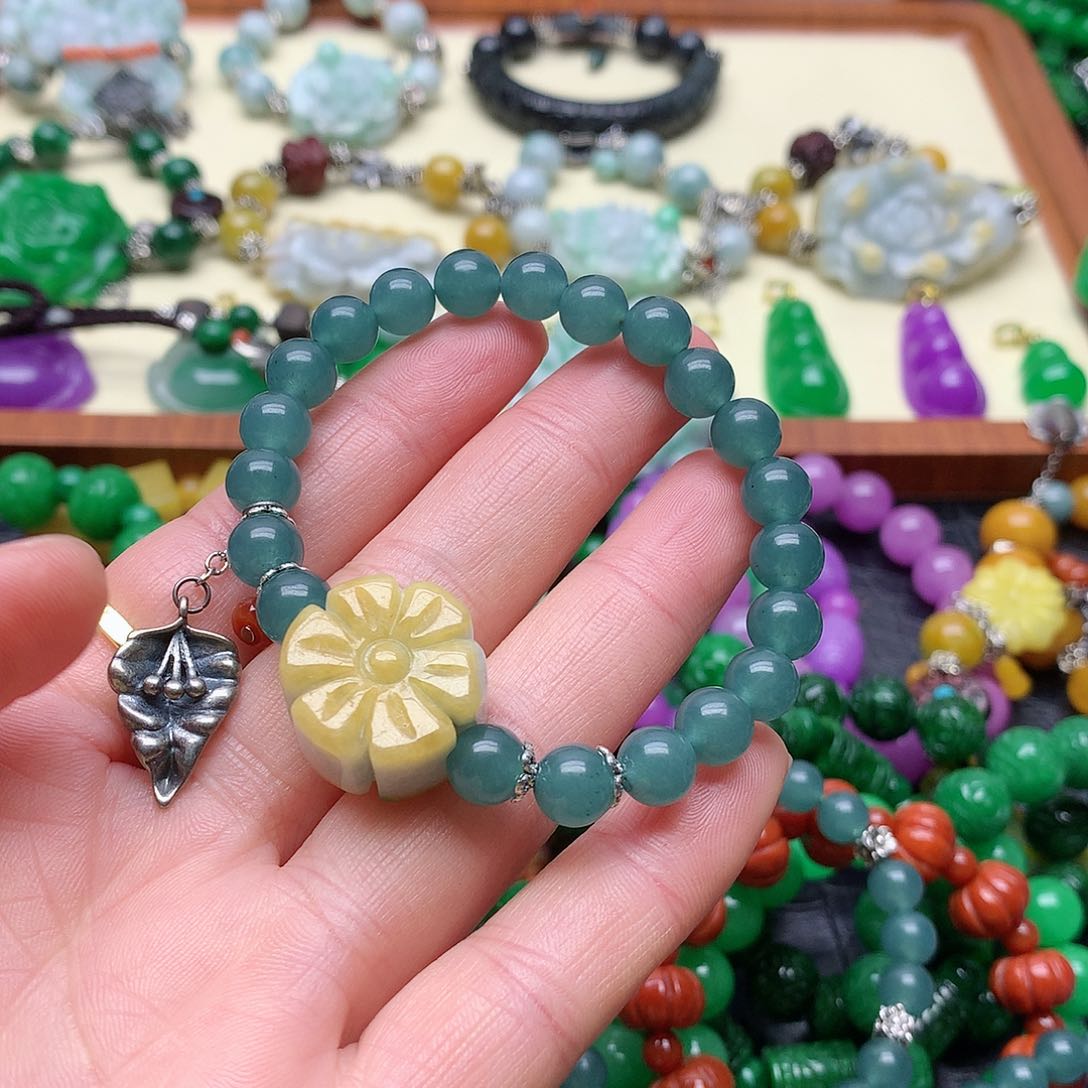 吊坠(赠链)未镶嵌翡翠婚*人