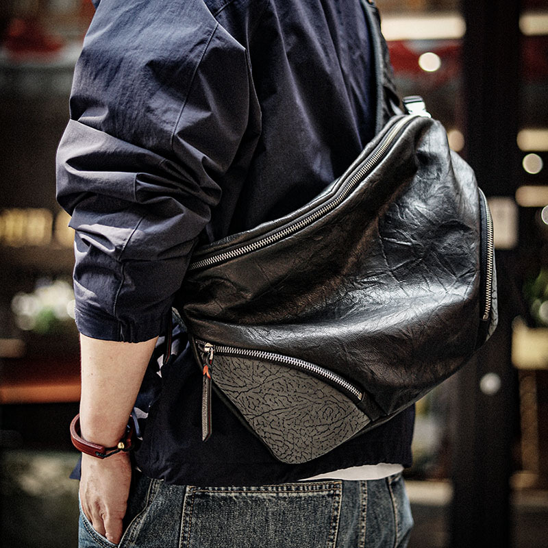 2025新款男士斜跨包包小众原创设计高级感头层牛皮软皮大容量胸包