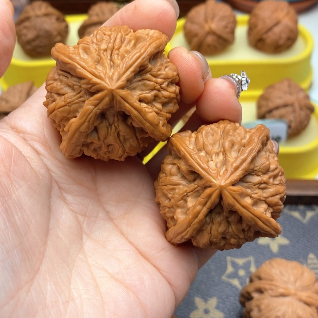 鹏***文玩核桃把件155号玉玺四棱