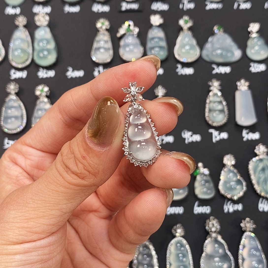 颈饰18K金镶嵌翡翠天然缅甸A货翡翠福豆