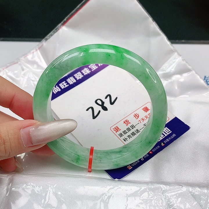 翡翠手镯未镶嵌翡翠12