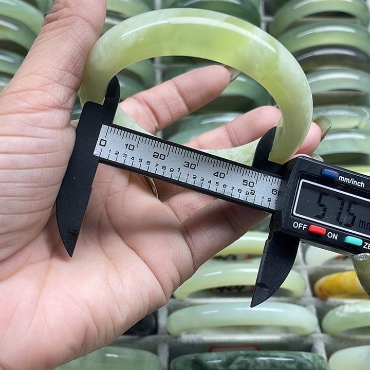 蛇纹石玉未镶嵌手镯458