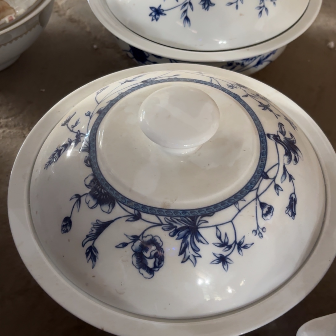 沉***狼9英寸青花汤煲带盖大花朵微瑕一只