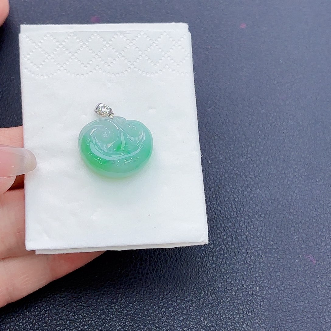 翡翠颈饰18K金镶嵌精品•如意头吊坠