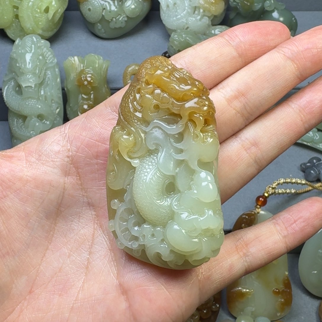 和田玉颈饰未镶嵌?****