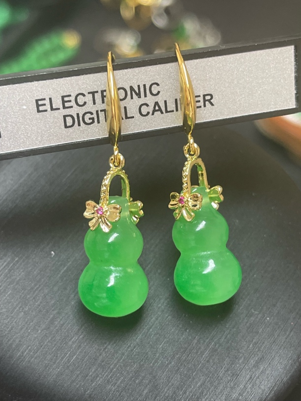 翠绿色葫芦耳勾时尚