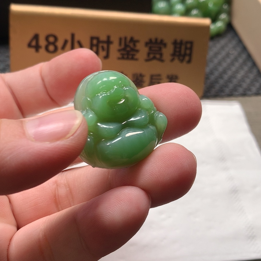 颈饰未镶嵌和田玉佛