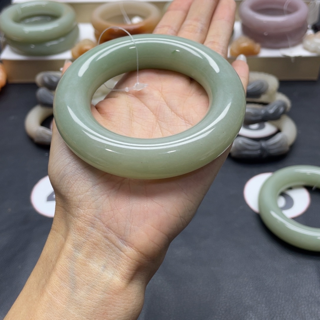 石英质玉手镯未镶嵌秋**啾