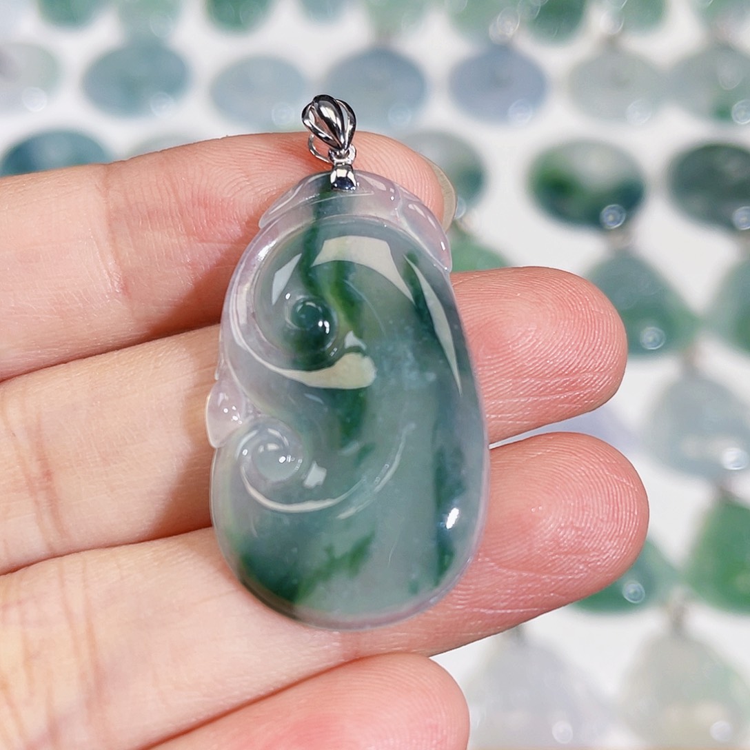 颈饰18K金镶嵌翡翠吊坠