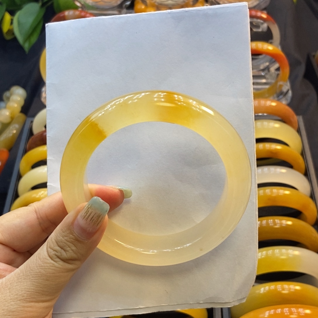 笑***过石英质玉（黄龙玉）未镶嵌手镯H