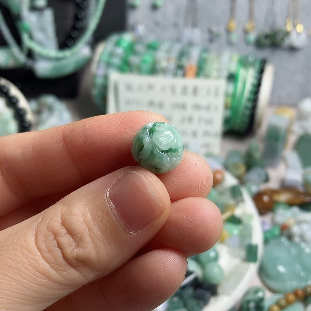 翡翠颈饰未镶嵌卡12+