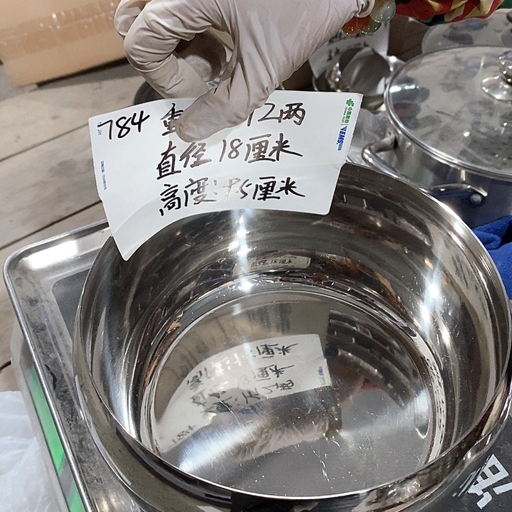 18和面盆瑕疵。    