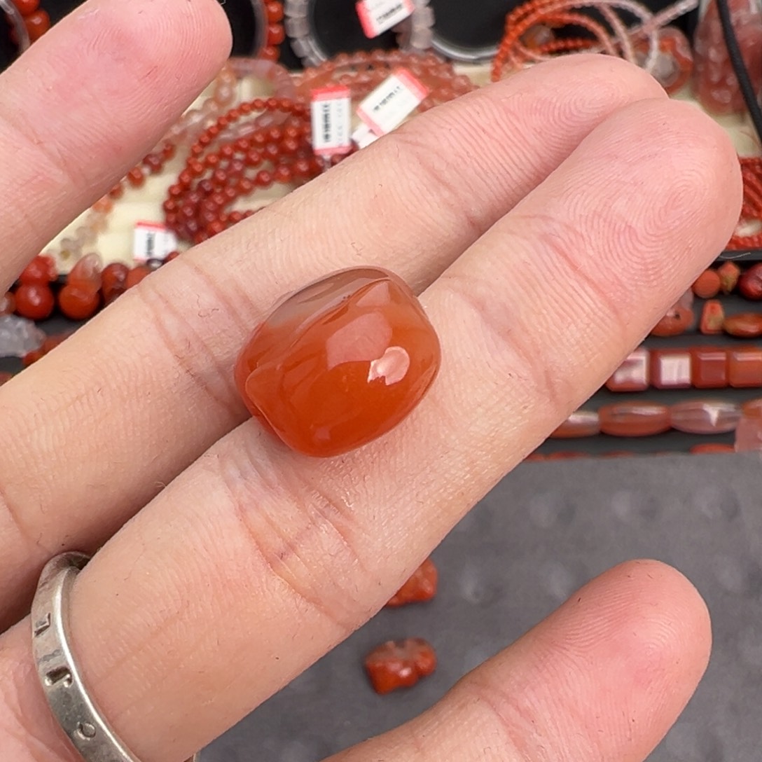 ****福南红玛瑙未镶嵌颈饰猫夹子