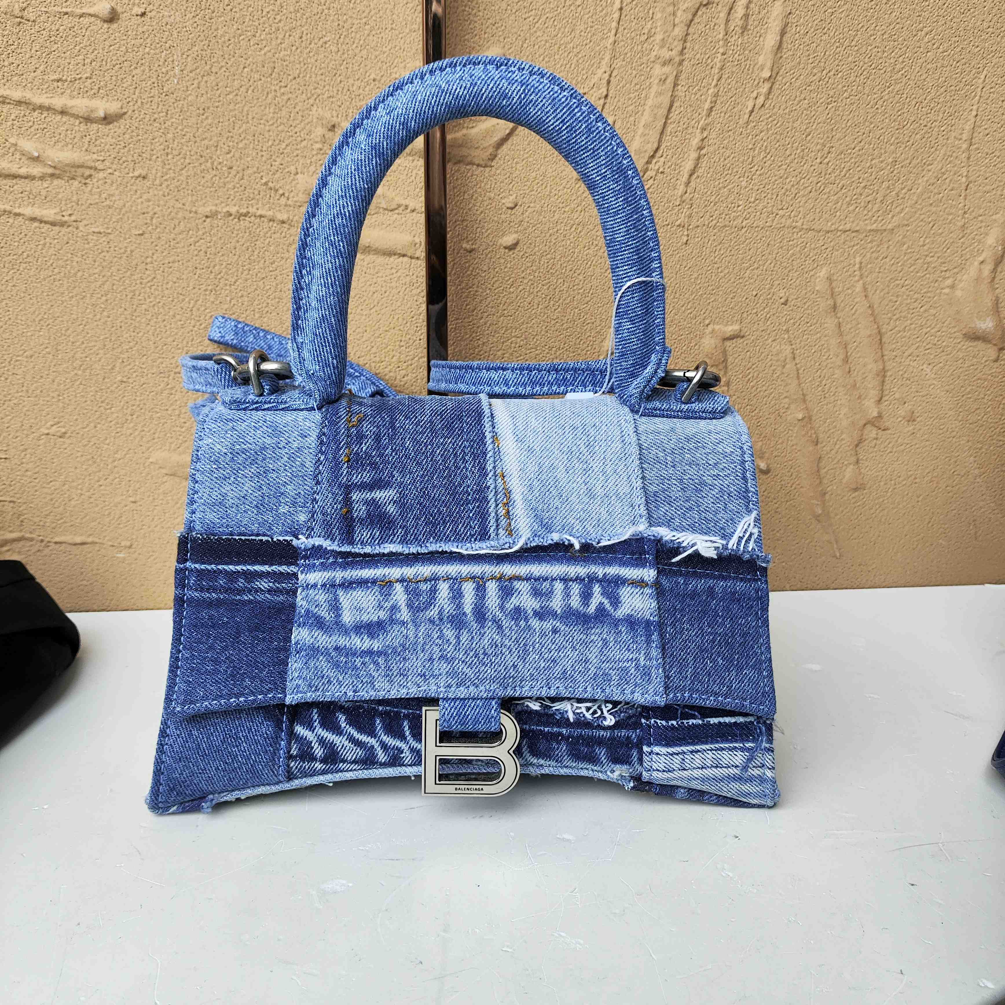 95新 Balenciaga/巴黎世家 /KIKI/单肩包/17991088