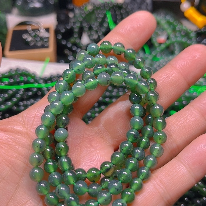 元***蛇纹石玉未镶嵌颈饰