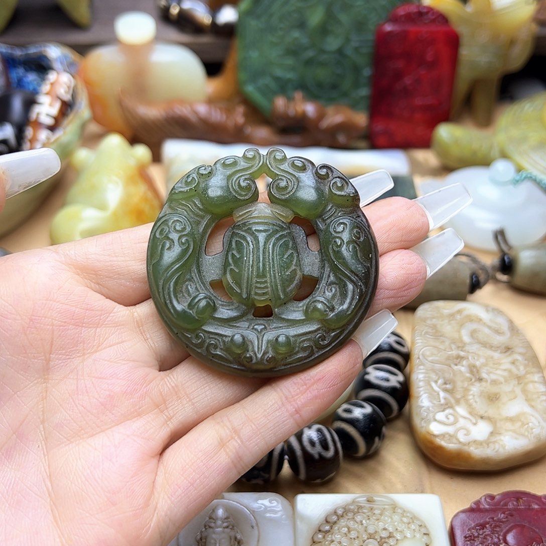 蛇纹石玉未镶嵌颈饰