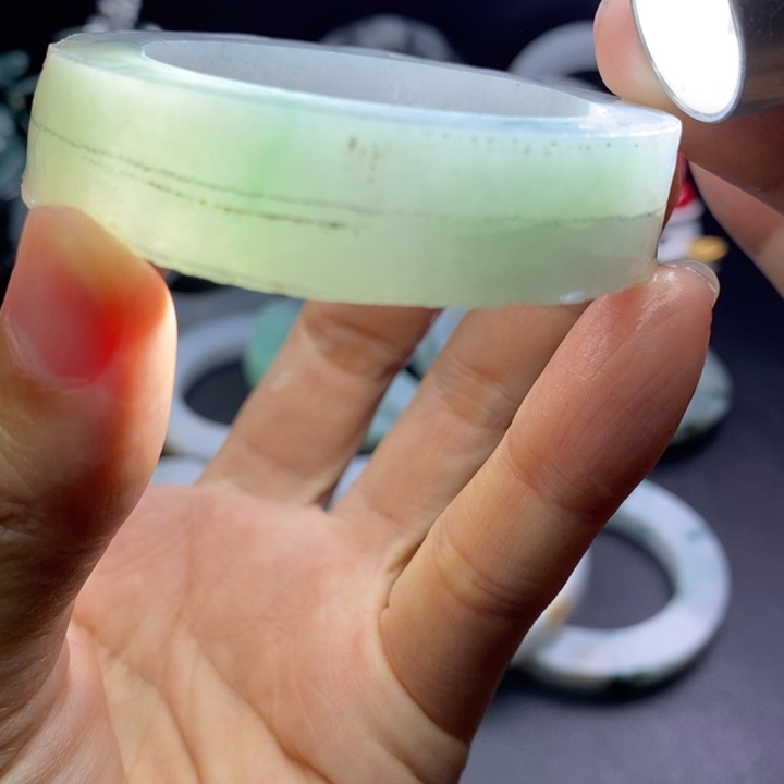 定制翡翠未镶嵌手镯