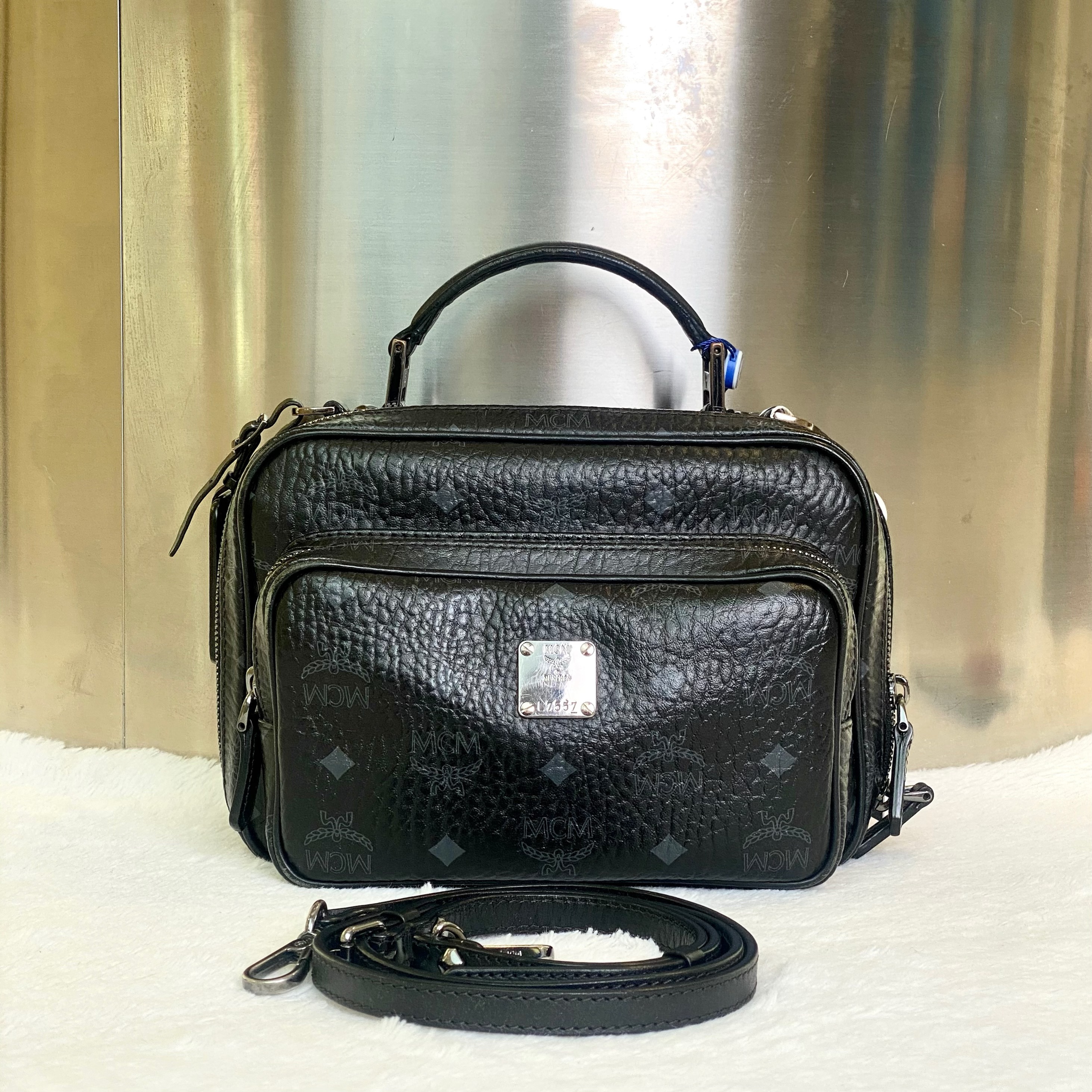 99新 MCM 爱马98新MCM双层相机单肩包2290