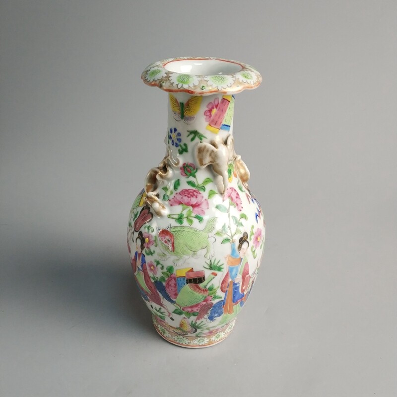 M25JO003288 - 清道光 粉彩人物象耳花口瓶