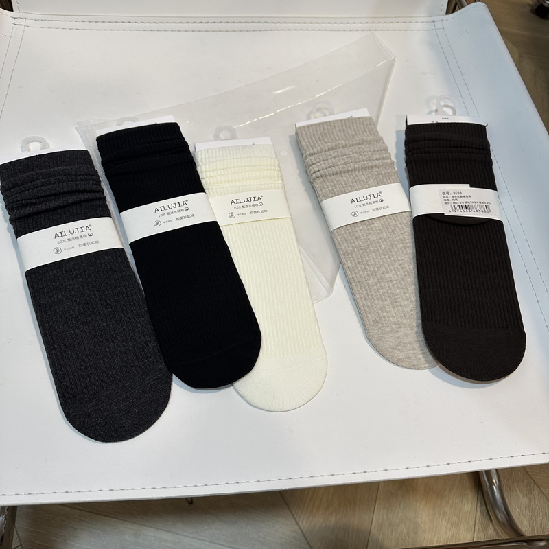 常规款中筒保暖秋季女透气中筒袜轻职风冬季