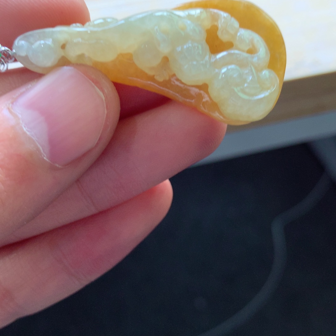 翡翠颈饰18K金镶嵌吊坠