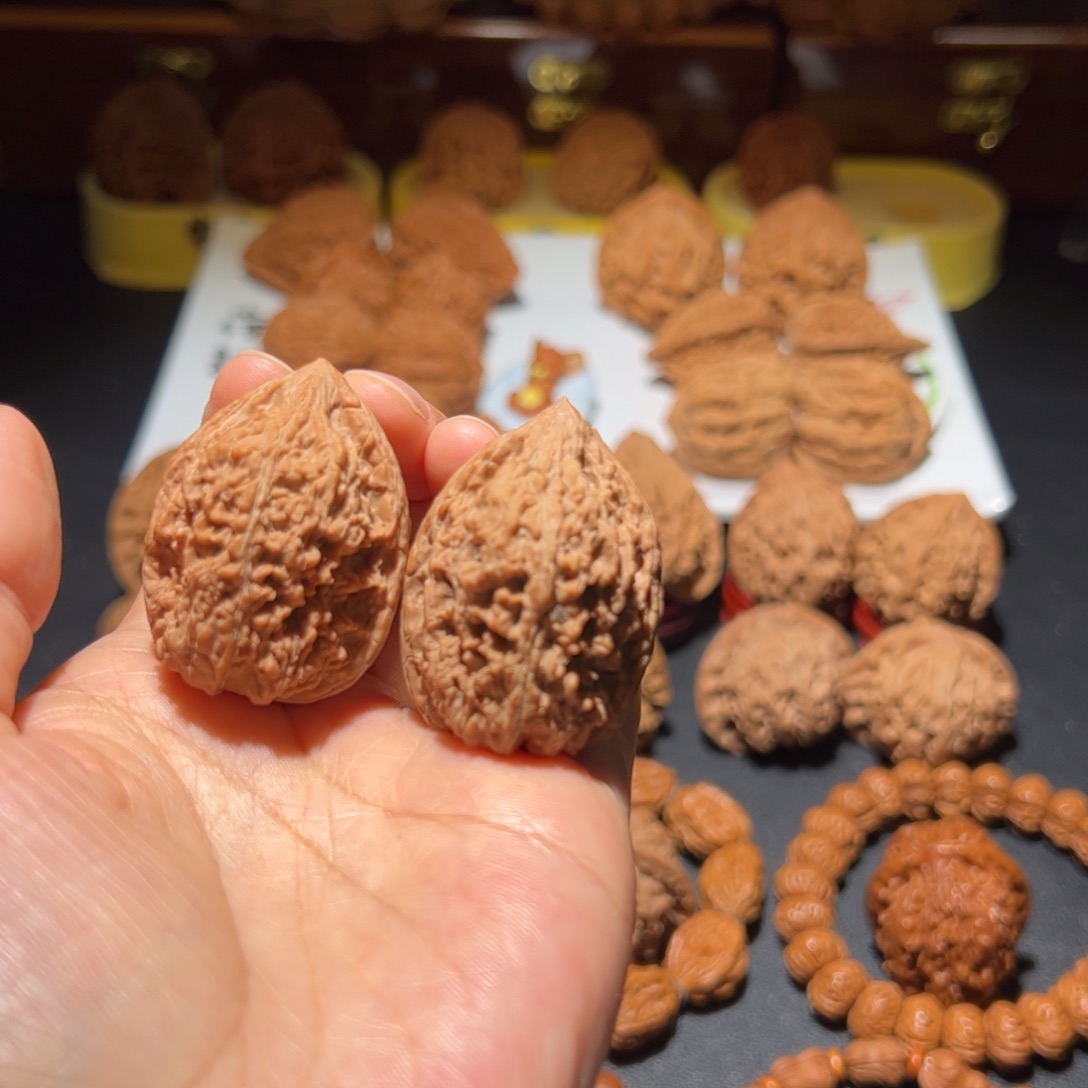 文玩核桃把件發狼牙棒