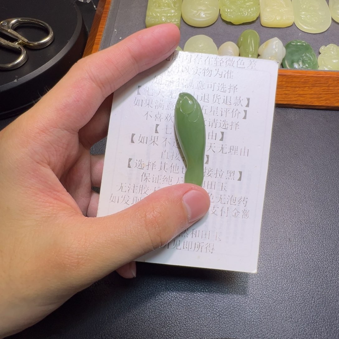 橘***南和田玉未镶嵌颈饰