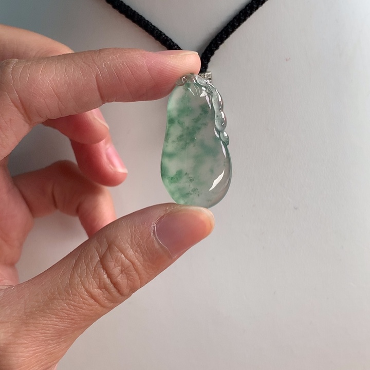 翡翠挂件未镶嵌….