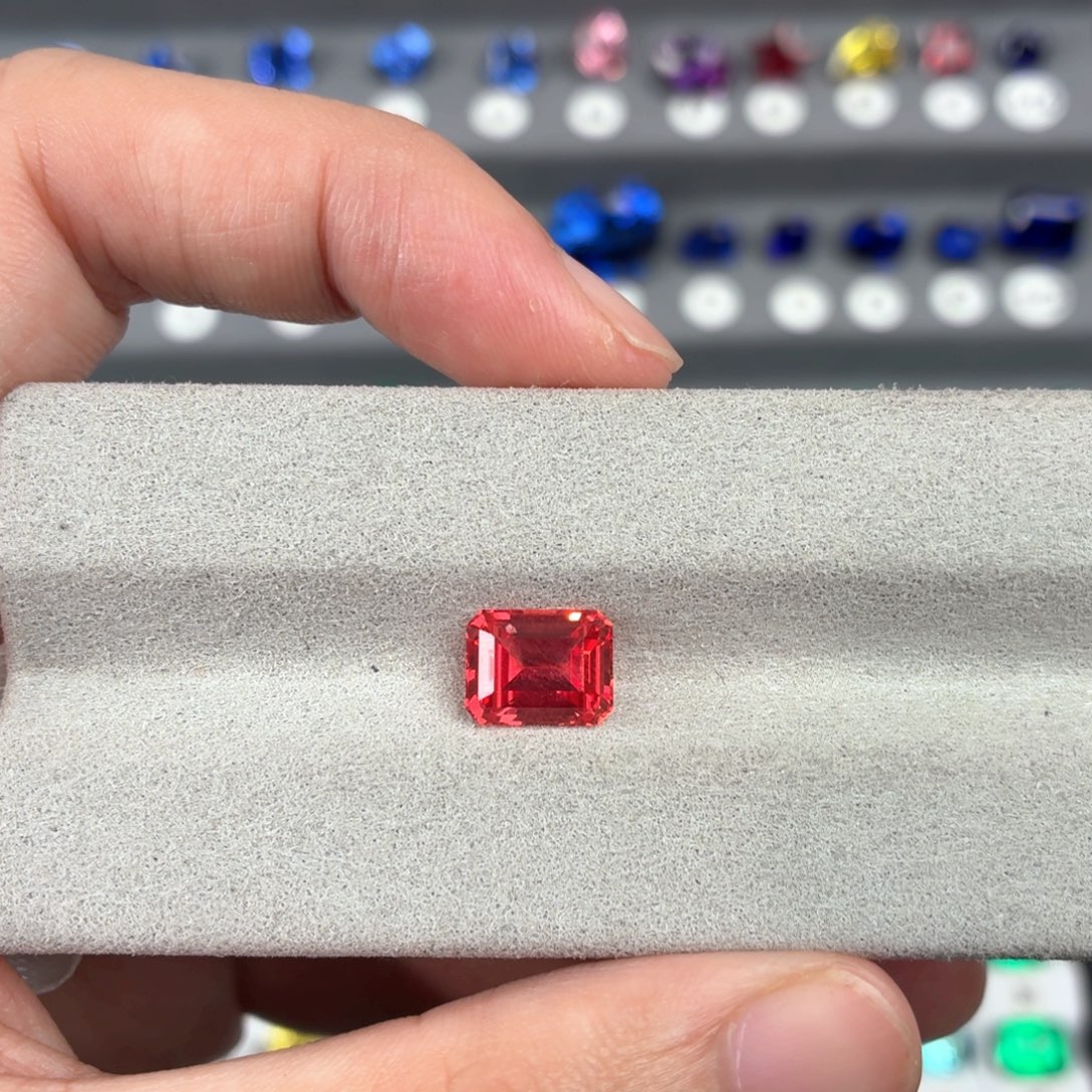 富****合成（培育）蓝宝石裸石3.34ct